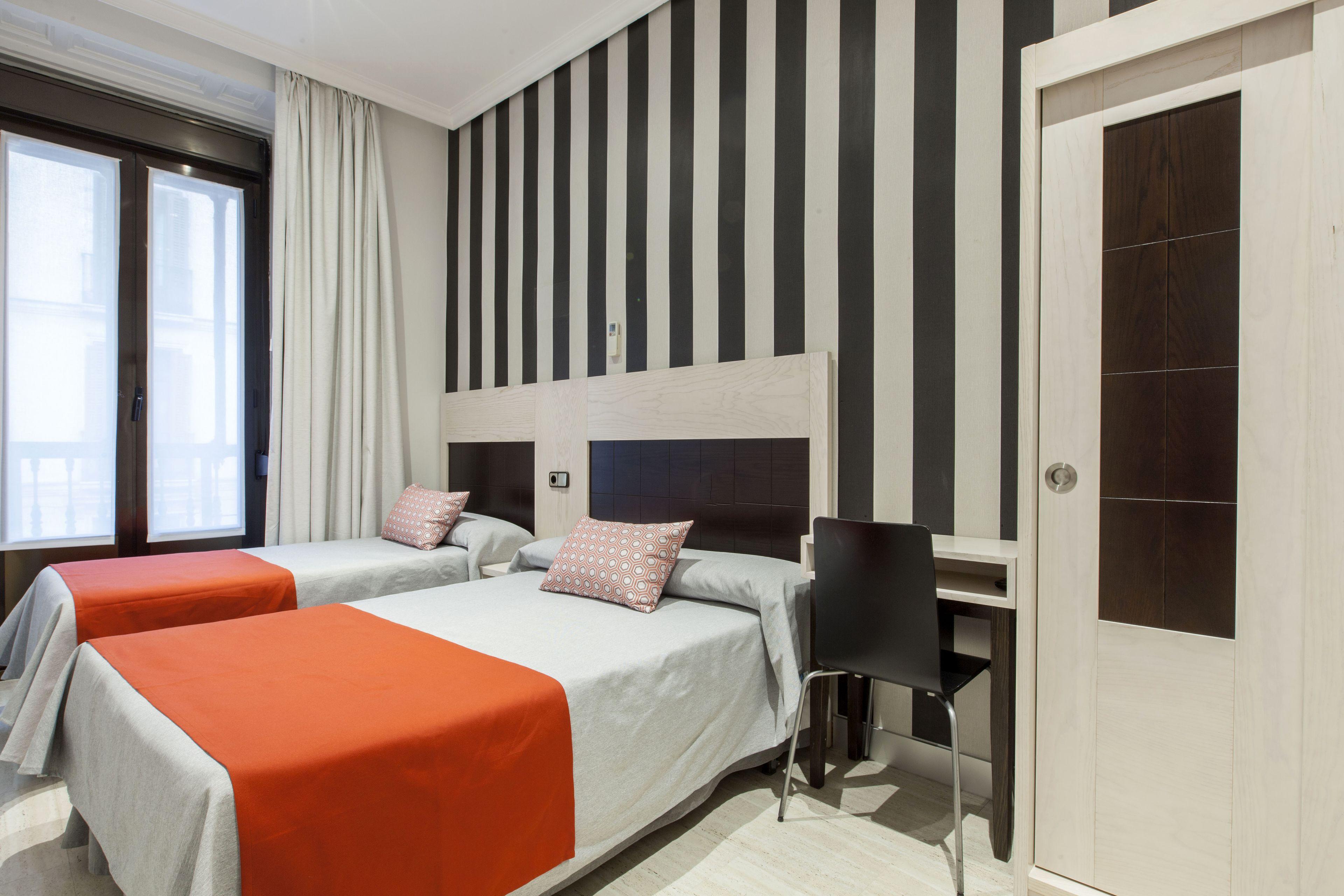 Hostal Castilla I Atocha — Foto 2